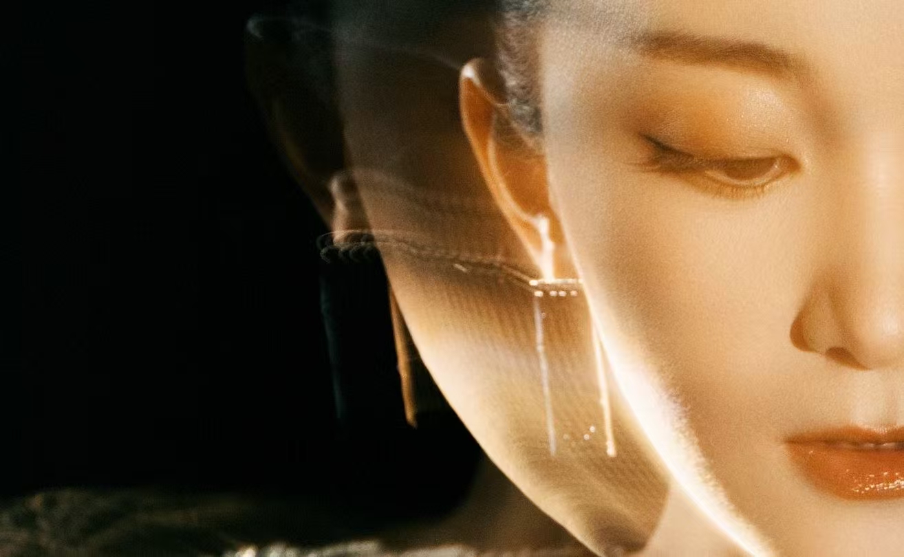 赵秦 朦胧氛围感写真 光影绰约自在优雅